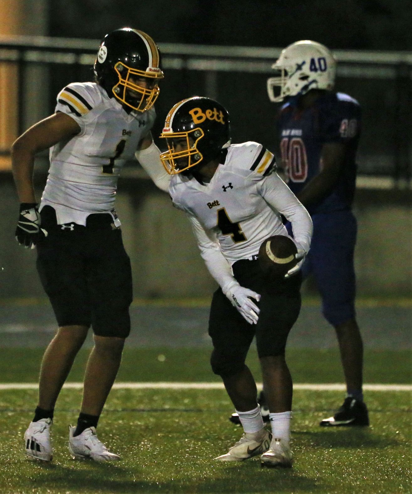 092421-qc-spt-bett-central fball22.jpg